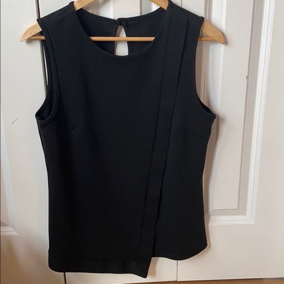 Chic sleeveless black blouse - Picture 1 of 2